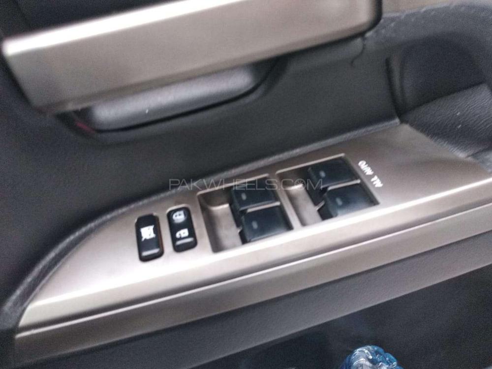 Toyota Land Cruiser 2011 for Sale in Lahore Toyota Land Cruiser 2011 for Sale in Lahore Image-5
