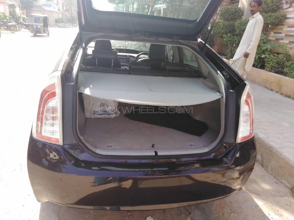 Toyota Prius 2014 for Sale in Karachi Toyota Prius 2014 for Sale in Karachi Image-8