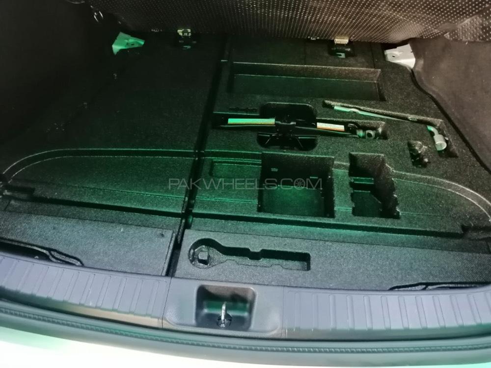 Toyota Prius 2016 for Sale in Lahore Toyota Prius 2016 for Sale in Lahore Image-10