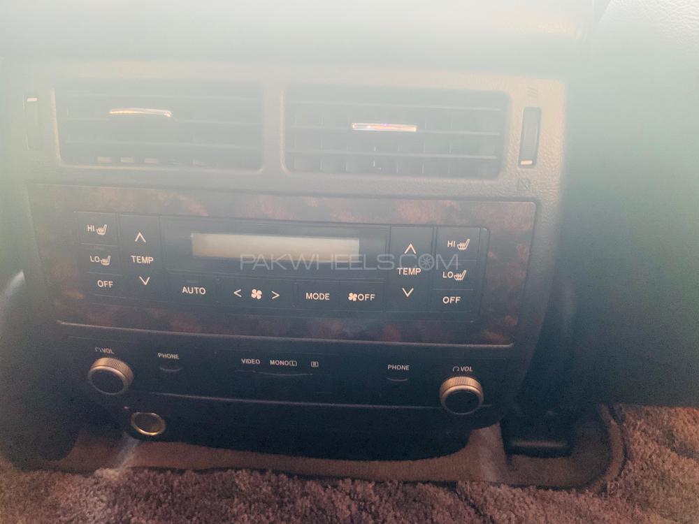 Toyota Land Cruiser 2012 for Sale in Lahore Toyota Land Cruiser 2012 for Sale in Lahore Image-12