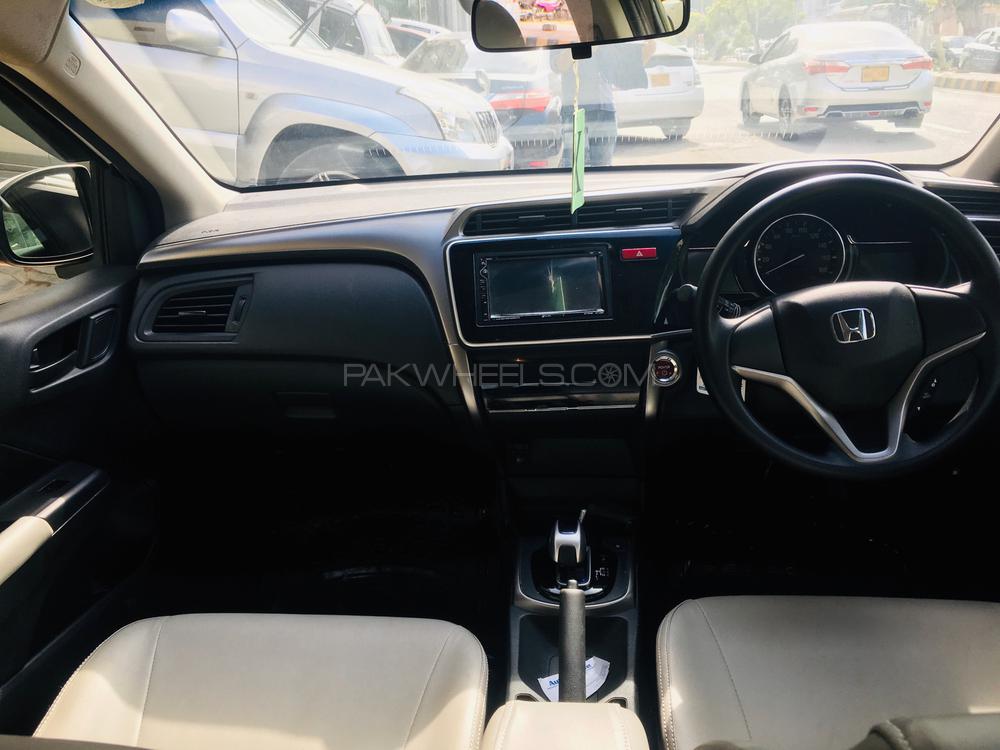 Honda Grace Hybrid 2015 for Sale in Karachi Honda Grace Hybrid 2015 for Sale in Karachi Image-4