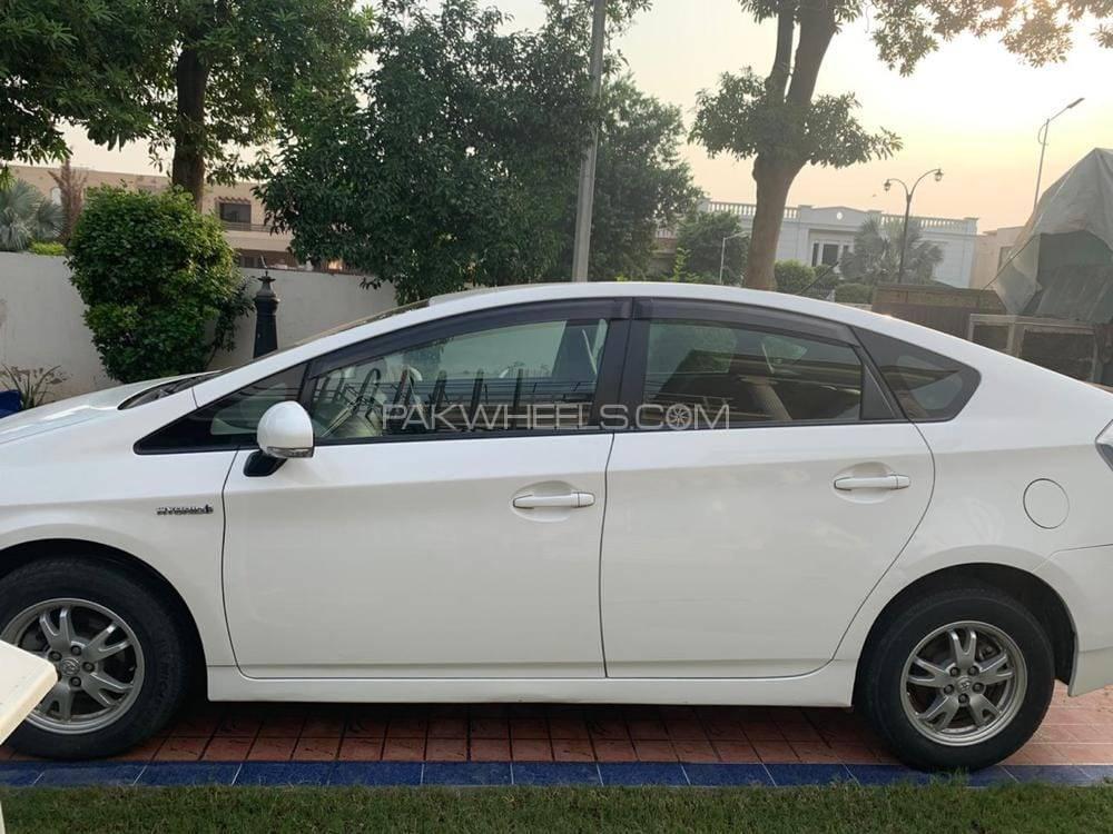 Toyota Prius 2011 for Sale in Lahore Toyota Prius 2011 for Sale in Lahore Image-3