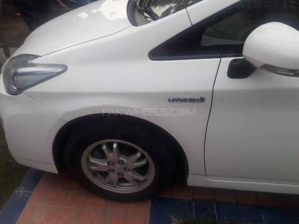 Toyota Prius 2011 for Sale in Lahore Toyota Prius 2011 for Sale in Lahore Image-9