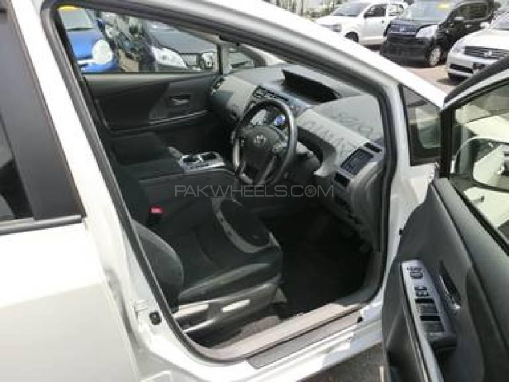 Toyota Prius Alpha 2014 for Sale in Lahore Toyota Prius Alpha 2014 for Sale in Lahore Image-2