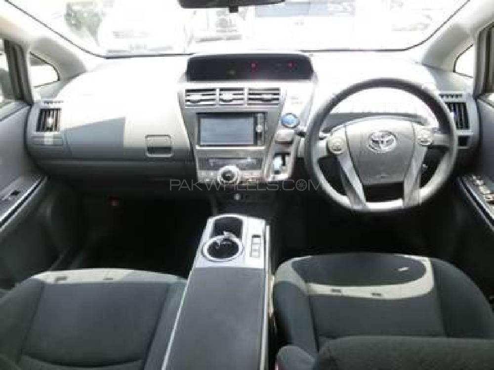 Toyota Prius Alpha 2014 for Sale in Lahore Toyota Prius Alpha 2014 for Sale in Lahore Image-8