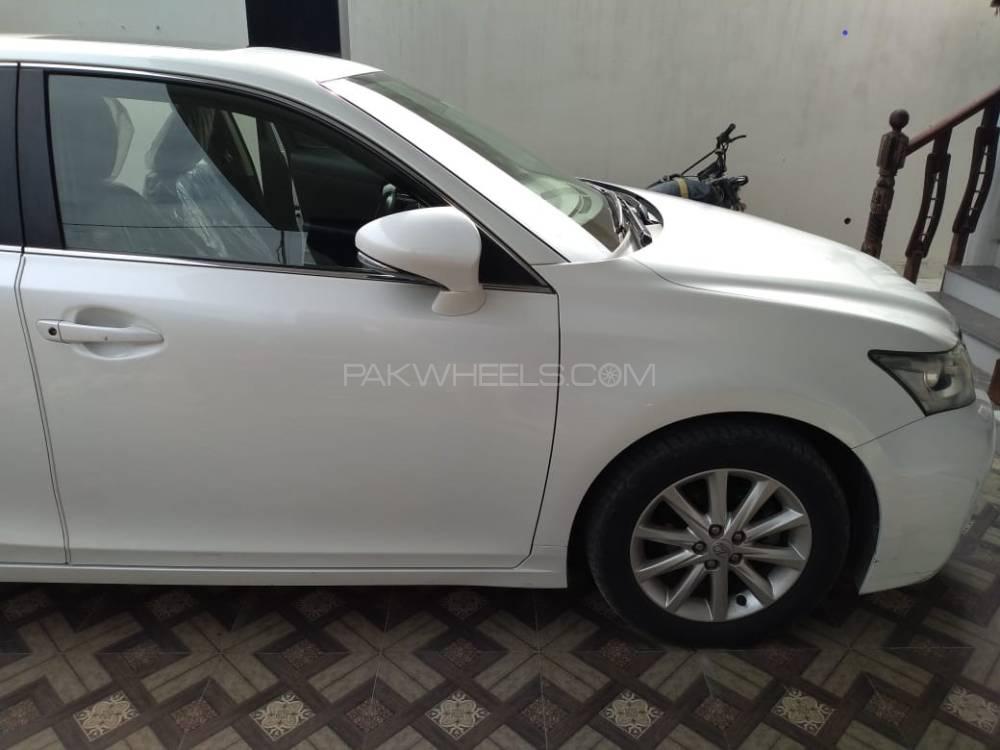 Lexus CT200h 2013 for Sale in Karachi Lexus CT200h 2013 for Sale in Karachi Image-9