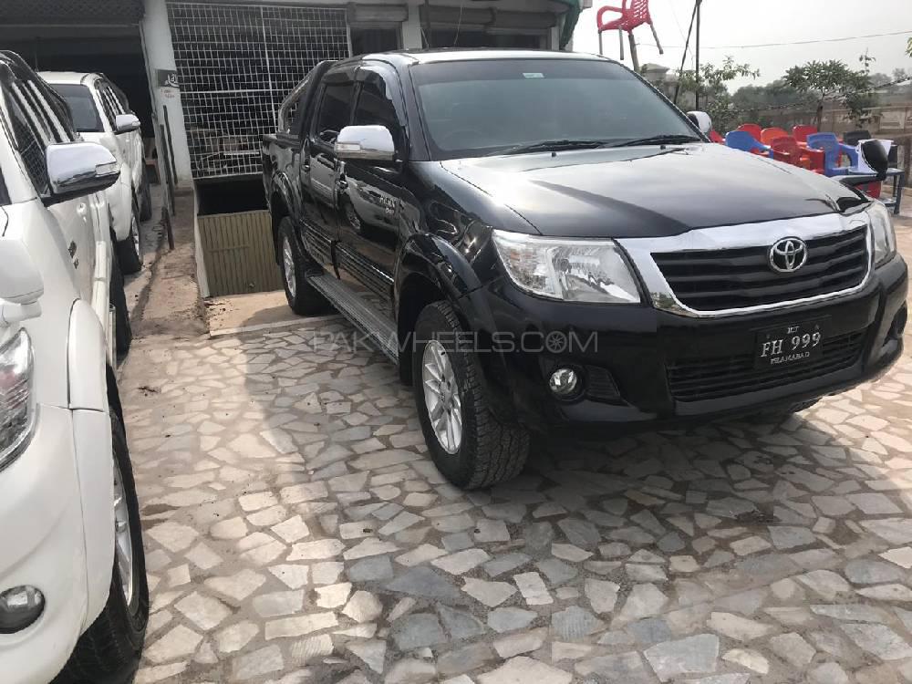 Toyota Hilux 2015 for Sale in Peshawar Toyota Hilux 2015 for Sale in Peshawar Image-3
