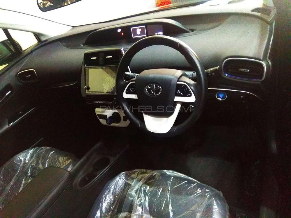 Toyota Prius 2016 for Sale in Lahore Toyota Prius 2016 for Sale in Lahore Image-4