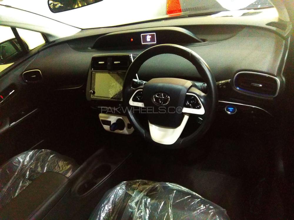 Toyota Prius 2016 for Sale in Lahore Toyota Prius 2016 for Sale in Lahore Image-5