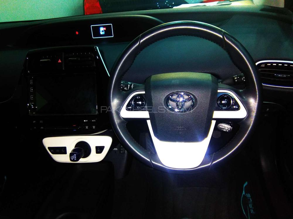 Toyota Prius 2016 for Sale in Lahore Toyota Prius 2016 for Sale in Lahore Image-7