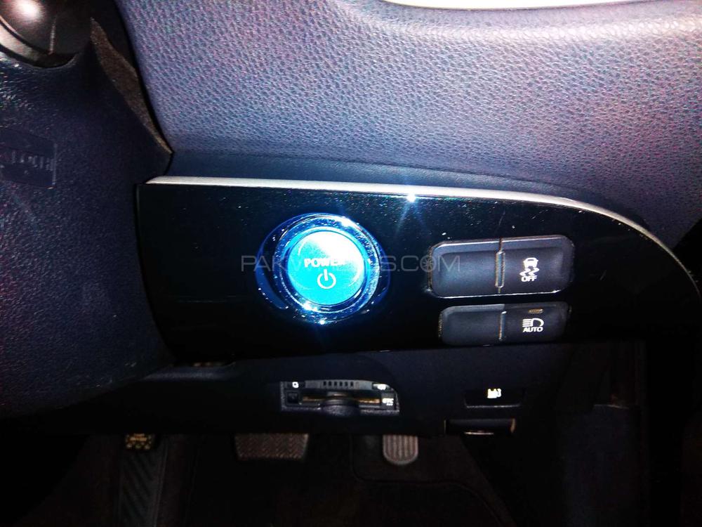 Toyota Prius 2016 for Sale in Lahore Toyota Prius 2016 for Sale in Lahore Image-8
