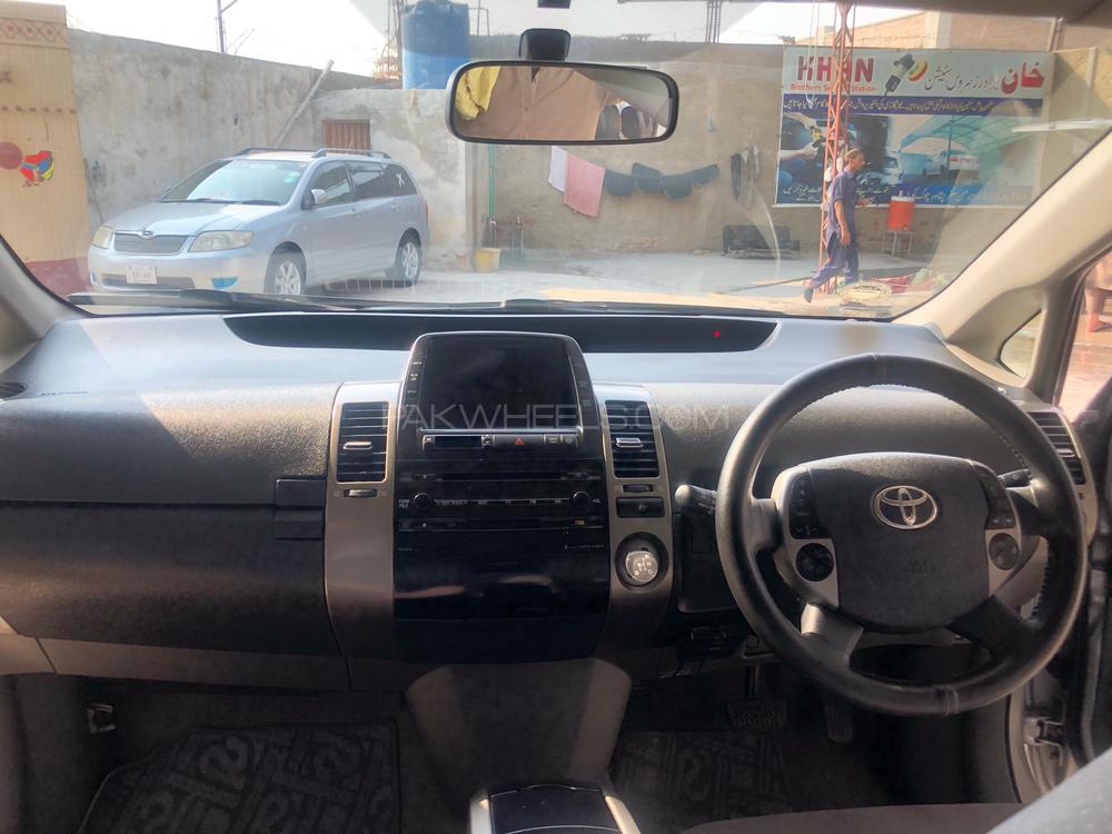 Toyota Prius 2011 for Sale in Peshawar Toyota Prius 2011 for Sale in Peshawar Image-3
