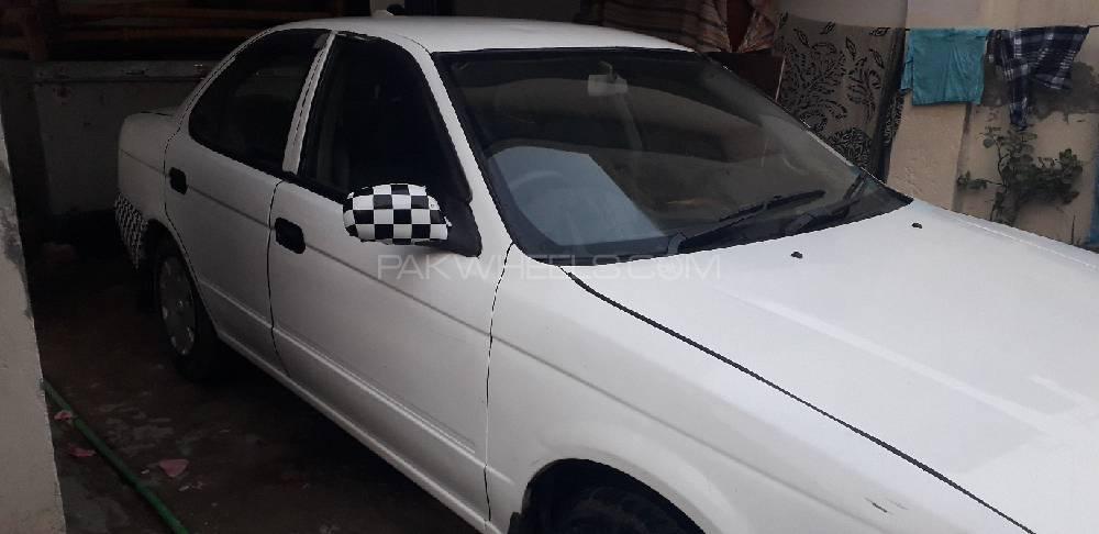 Nissan Sunny 2004 for Sale in Lahore Image-1