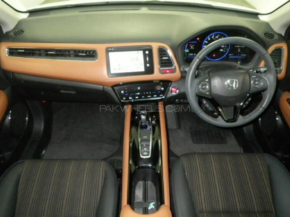 Honda Vezel 2014 for Sale in Multan Honda Vezel 2014 for Sale in Multan Image-3