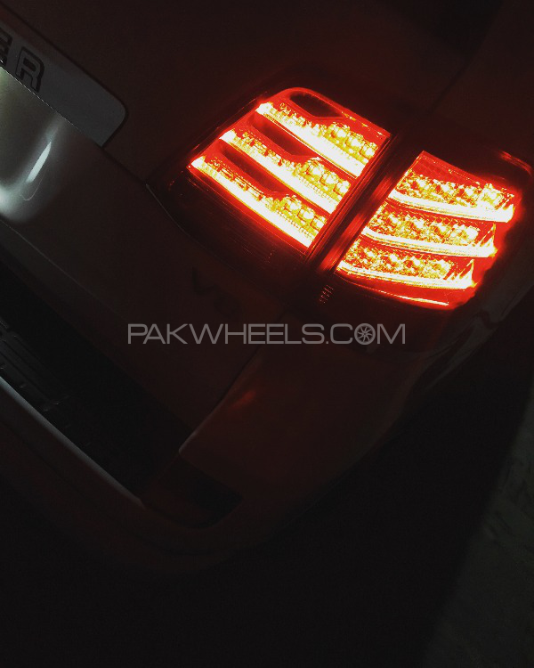 Toyota Land Cruiser - 2010  Toyota Land Cruiser - 2010  Image-4