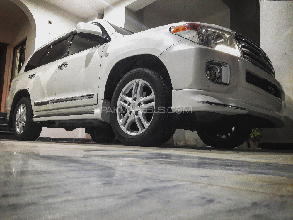 Toyota Land Cruiser - 2010  Toyota Land Cruiser - 2010  Image-5