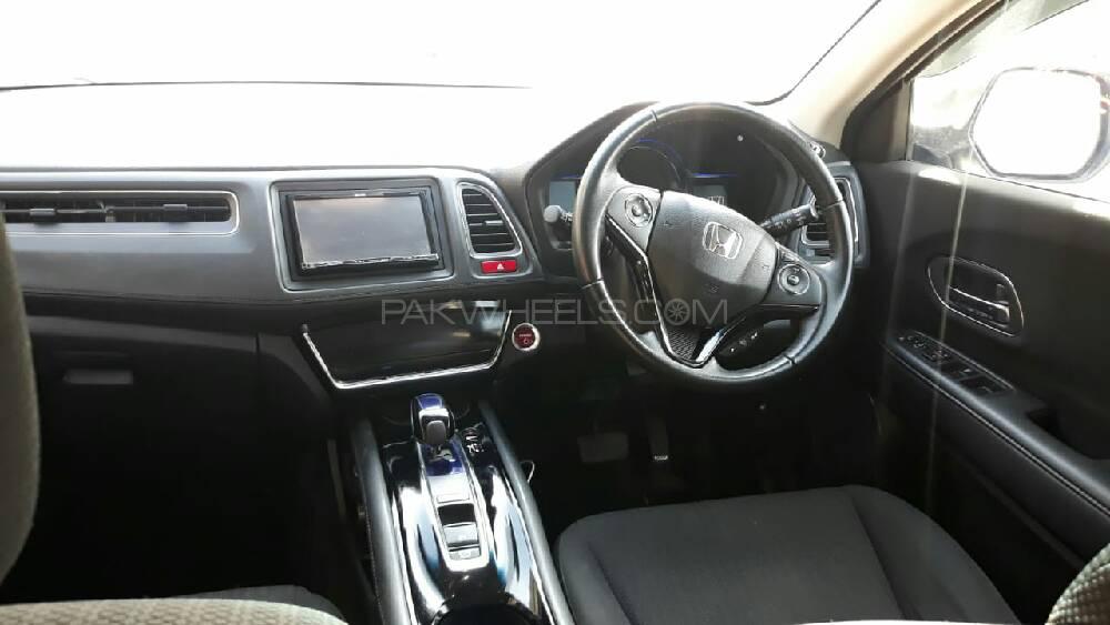Honda Vezel 2015 for Sale in Peshawar Honda Vezel 2015 for Sale in Peshawar Image-4