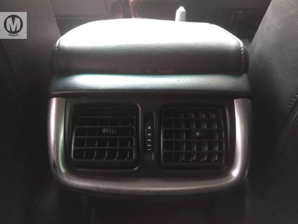 Toyota Hilux 2015 for Sale in Karachi Toyota Hilux 2015 for Sale in Karachi Image-3