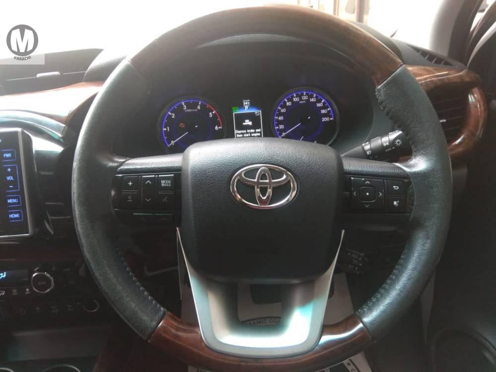 Toyota Hilux 2015 for Sale in Karachi Toyota Hilux 2015 for Sale in Karachi Image-8