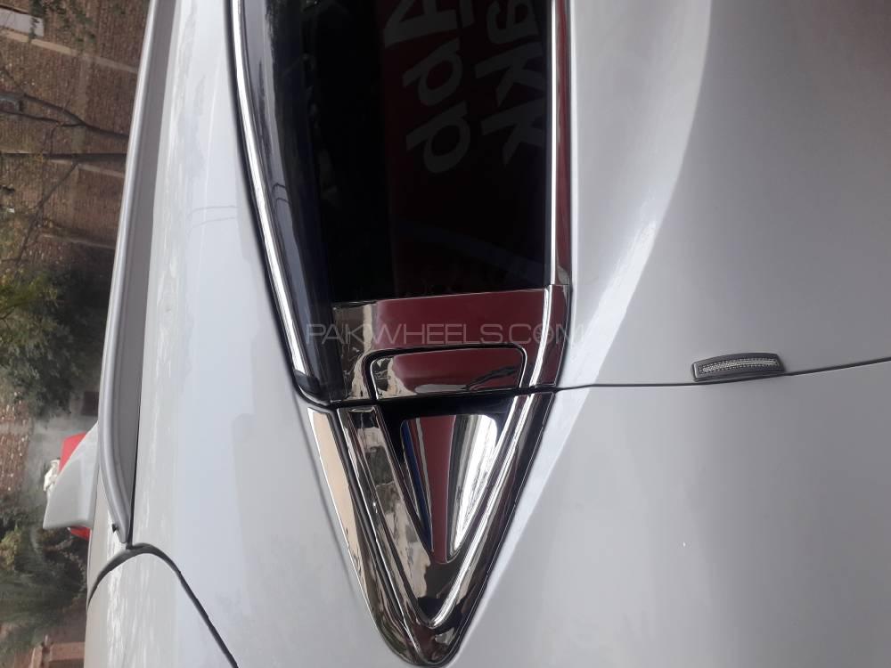 Honda Vezel 2014 for Sale in Peshawar Honda Vezel 2014 for Sale in Peshawar Image-9
