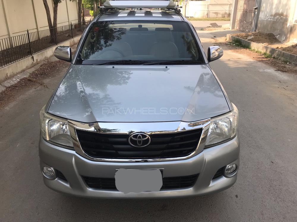 Toyota Hilux 2013 for Sale in Karachi Toyota Hilux 2013 for Sale in Karachi Image-2