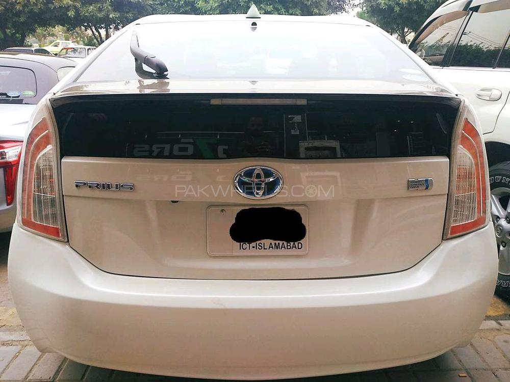 Toyota Prius 2015 for Sale in Rawalpindi Toyota Prius 2015 for Sale in Rawalpindi Image-3