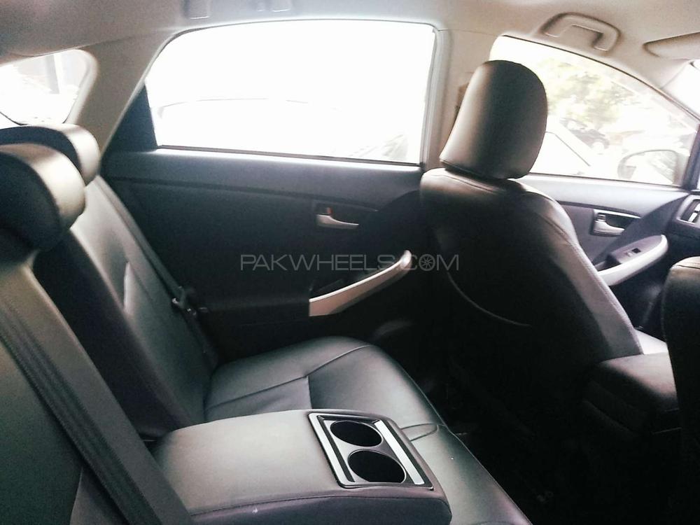 Toyota Prius 2015 for Sale in Rawalpindi Toyota Prius 2015 for Sale in Rawalpindi Image-12