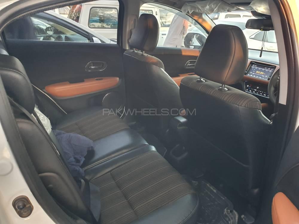 Honda Vezel 2015 for Sale in Peshawar Honda Vezel 2015 for Sale in Peshawar Image-5