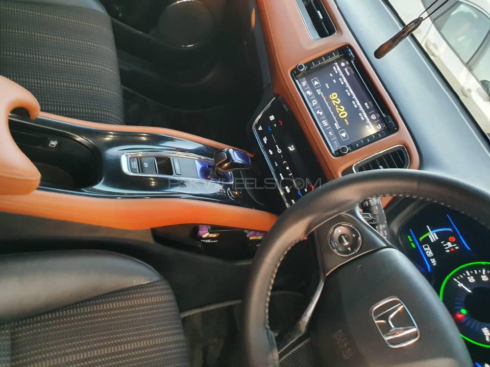 Honda Vezel 2015 for Sale in Peshawar Honda Vezel 2015 for Sale in Peshawar Image-9