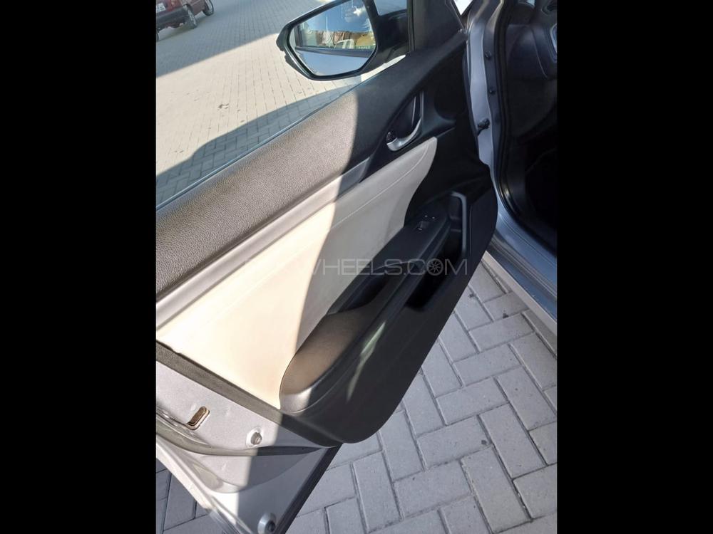 Honda Civic 2018 for Sale in Sialkot Honda Civic 2018 for Sale in Sialkot Image-5
