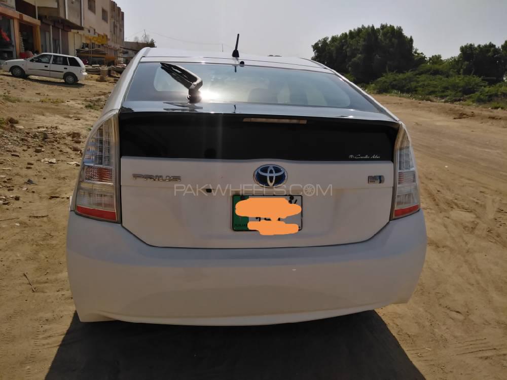 Toyota Prius 2011 for Sale in Karachi Toyota Prius 2011 for Sale in Karachi Image-3