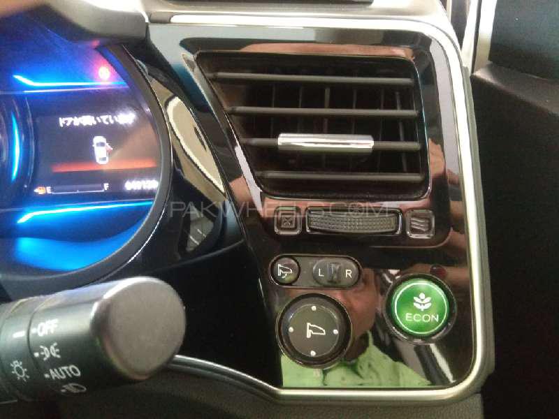 Honda Grace Hybrid 2015 for Sale in Karachi Honda Grace Hybrid 2015 for Sale in Karachi Image-9