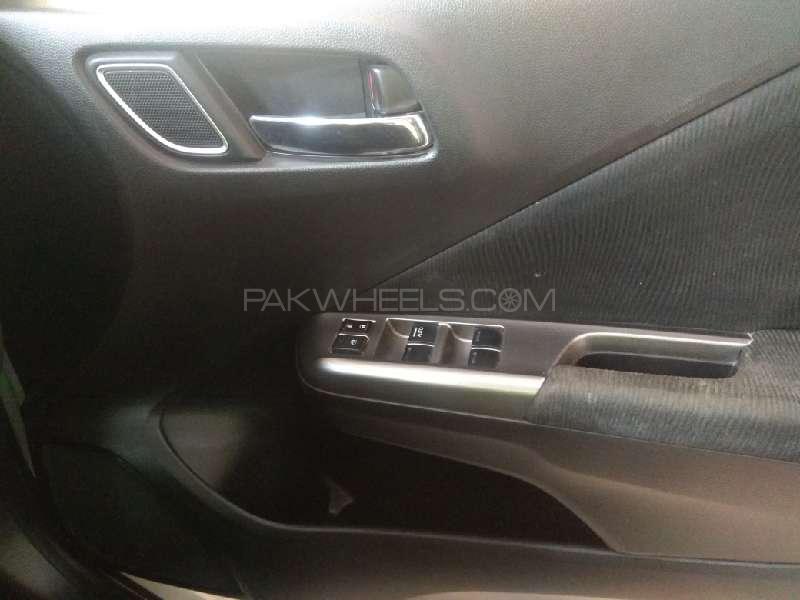 Honda Grace Hybrid 2015 for Sale in Karachi Honda Grace Hybrid 2015 for Sale in Karachi Image-10