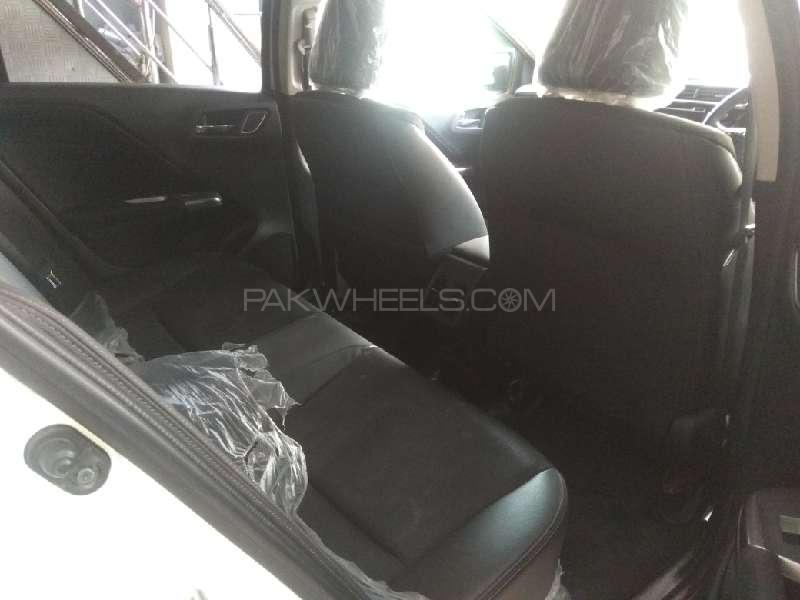 Honda Grace Hybrid 2015 for Sale in Karachi Honda Grace Hybrid 2015 for Sale in Karachi Image-11