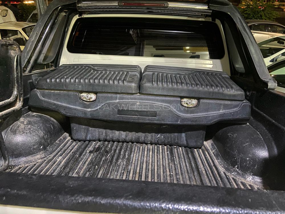 Toyota Hilux 2013 for Sale in Karachi Toyota Hilux 2013 for Sale in Karachi Image-5