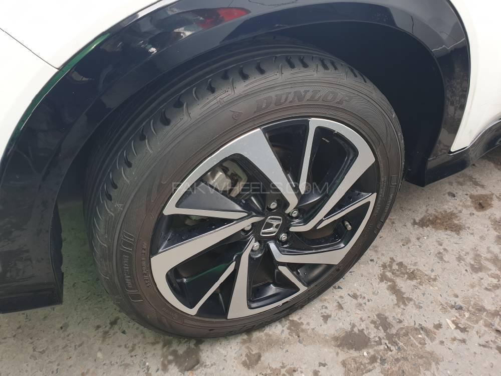 Honda Vezel 2017 for Sale in Lahore Honda Vezel 2017 for Sale in Lahore Image-11
