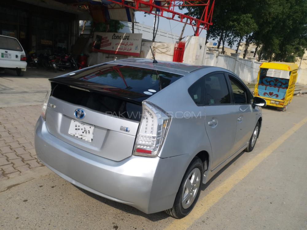 Toyota Prius 2011 for Sale in D.G.Khan Image-1