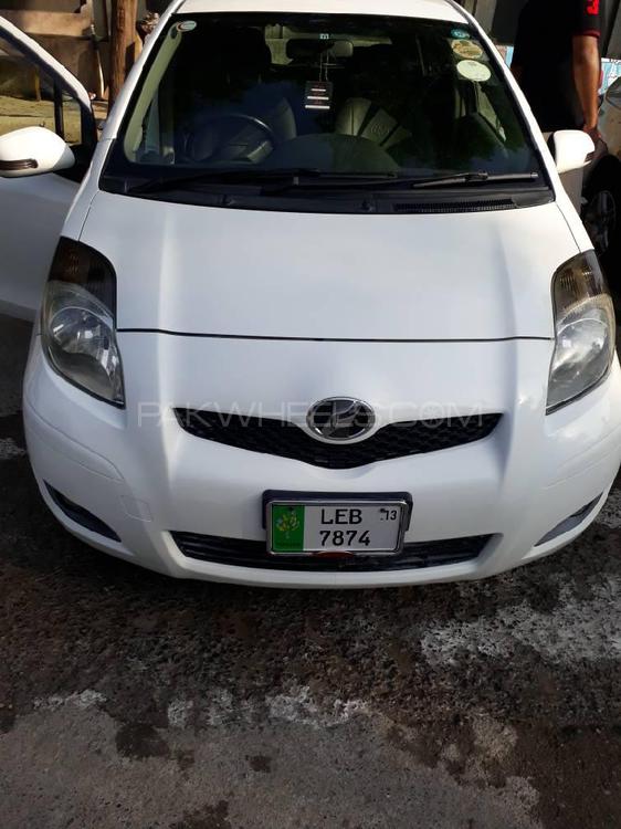 Toyota Vitz 2010 for Sale in Fateh Jang Image-1