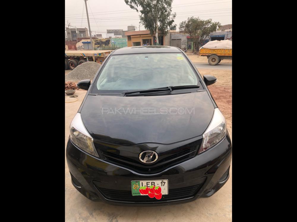 Toyota Vitz 2013 for Sale in Mian Channu Image-1