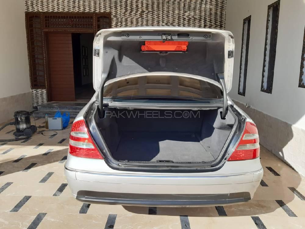 مرسڈیز بینز ای کلاس 2004 for Sale in نوشہرہ کینٹ مرسڈیز بینز ای کلاس 2004 for Sale in نوشہرہ کینٹ Image-6