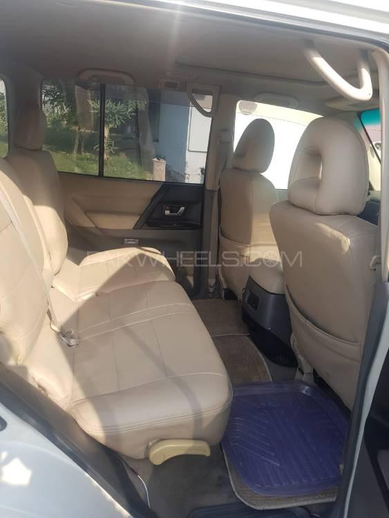 Mitsubishi Pajero 2004 for Sale in Islamabad Mitsubishi Pajero 2004 for Sale in Islamabad Image-8