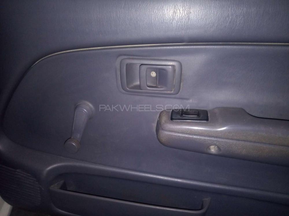 Toyota Hilux 2001 for Sale in Gujranwala Toyota Hilux 2001 for Sale in Gujranwala Image-8