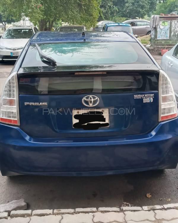 Toyota Prius Alpha 2010 for Sale in Islamabad Image-1