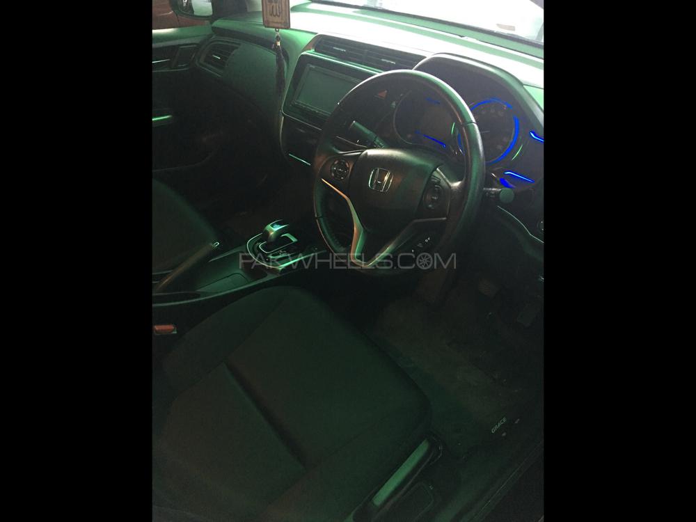Honda Grace Hybrid 2016 for Sale in Rawalpindi Honda Grace Hybrid 2016 for Sale in Rawalpindi Image-9