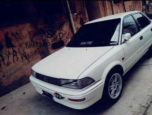 Toyota Corolla - 1990