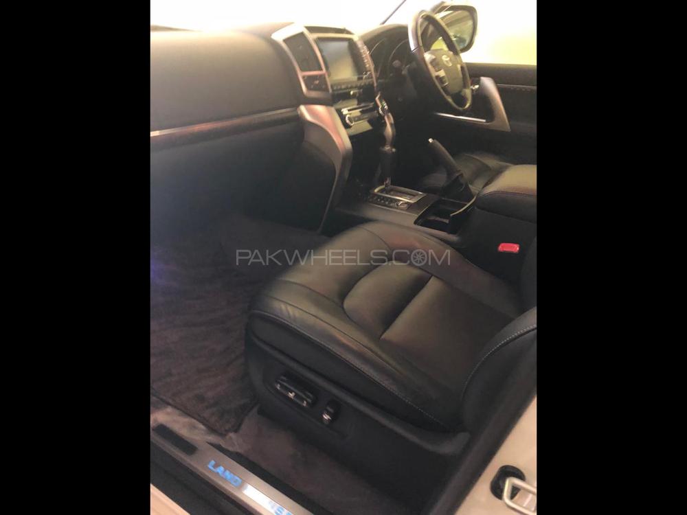 Toyota Land Cruiser 2013 for Sale in Lahore Toyota Land Cruiser 2013 for Sale in Lahore Image-10