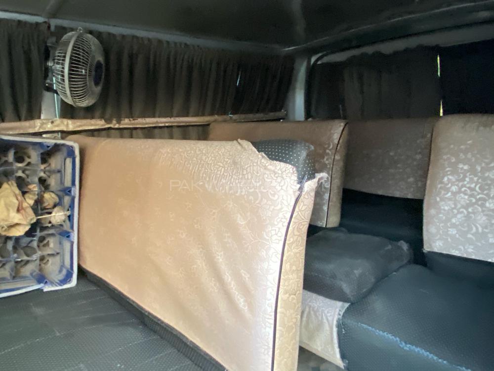 Toyota Hiace 2011 for Sale in Rawalpindi Toyota Hiace 2011 for Sale in Rawalpindi Image-15