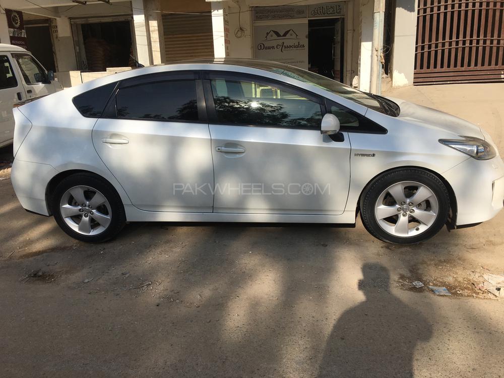 ٹویوٹا پریوس 2014 for Sale in کراچی ٹویوٹا پریوس 2014 for Sale in کراچی Image-3