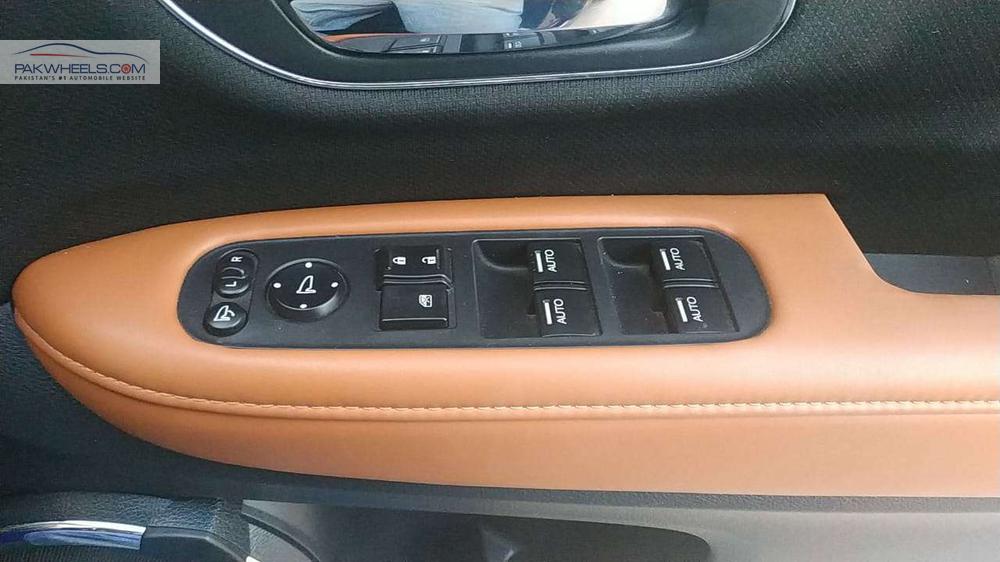 Honda Vezel 2014 for Sale in Karachi Honda Vezel 2014 for Sale in Karachi Image-9