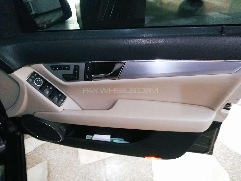 Mercedes Benz C Class 2010 for Sale in Rawalpindi Mercedes Benz C Class 2010 for Sale in Rawalpindi Image-9